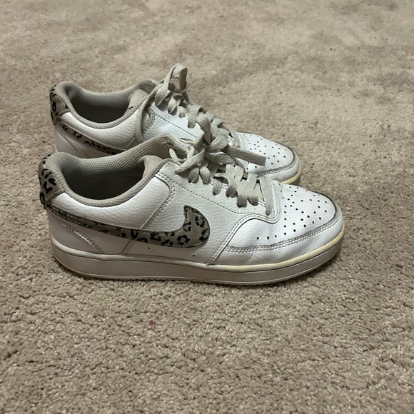Cheetah Nike air tennis shoes - Picture 1 of 4
